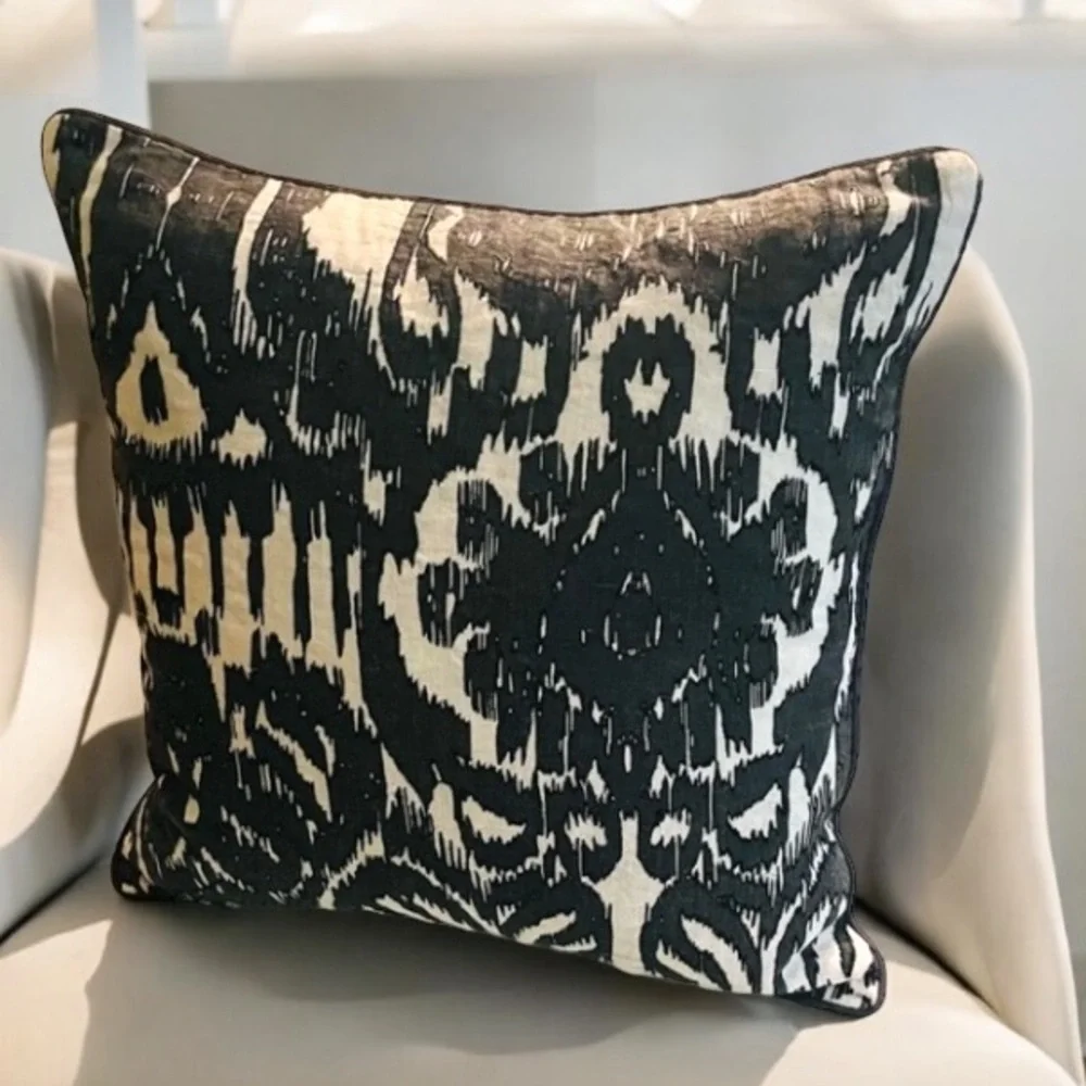 VILLA HOME Reversible NEW Ikat Linen Accent Pillow 22x22 Down Insert Included